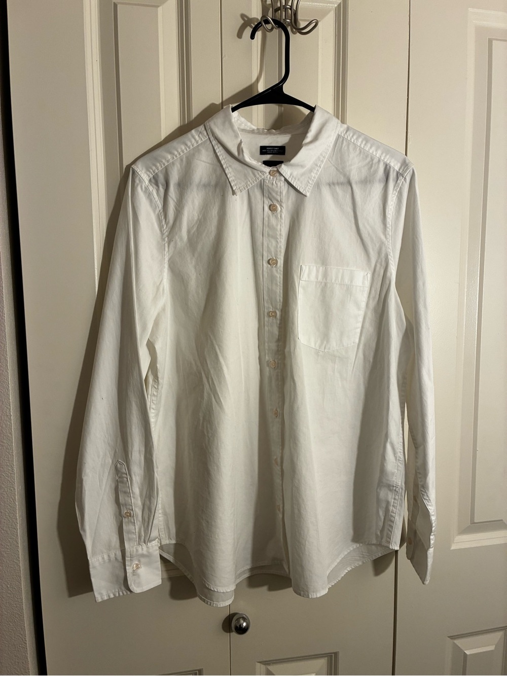 GAP White Long-Sleeve Button-Down Shirt NWOT